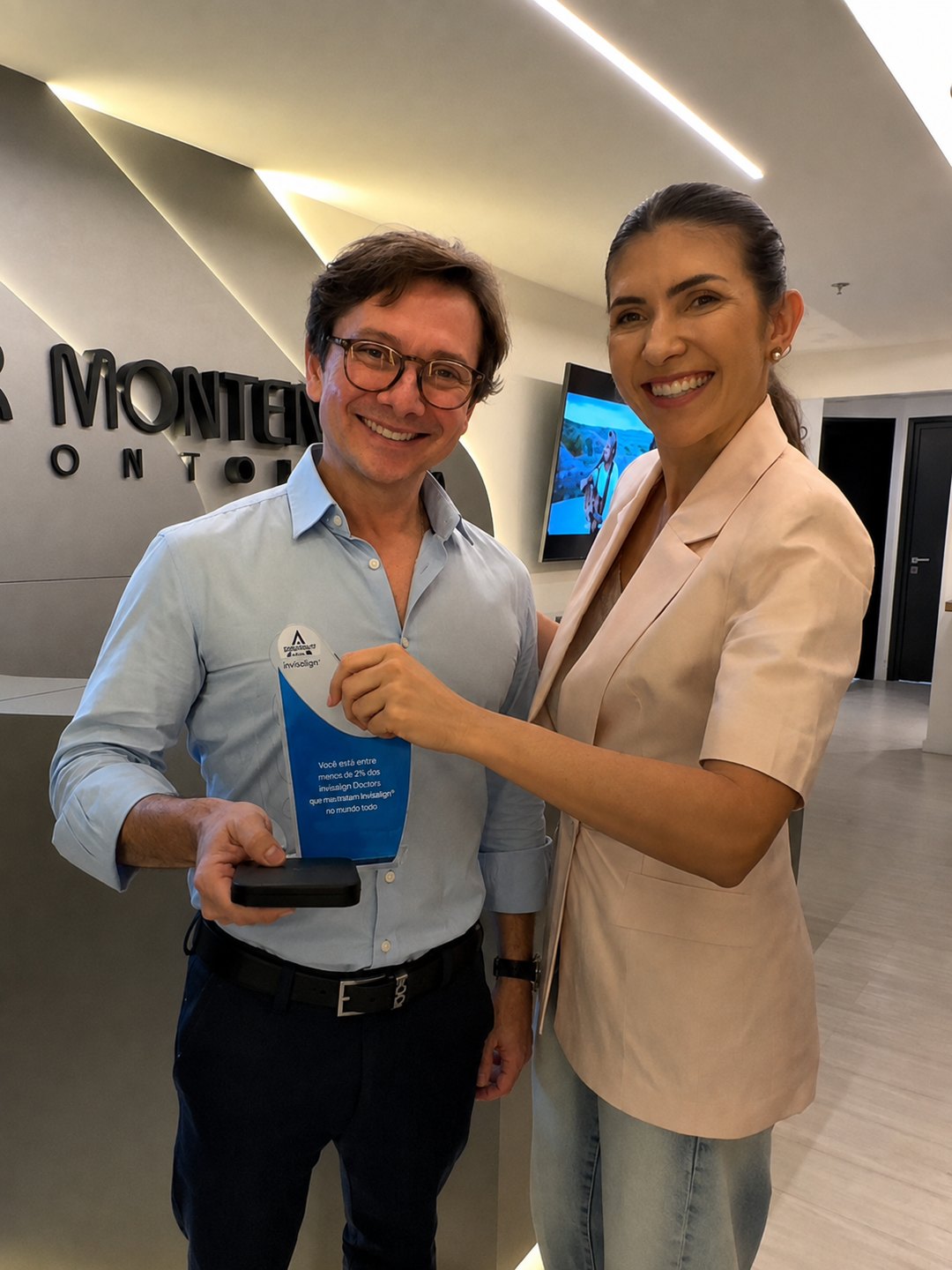 Cliente CliniAmp premiado entre menos de 2% dos Invisalign Doctors que mais tratam no mundo